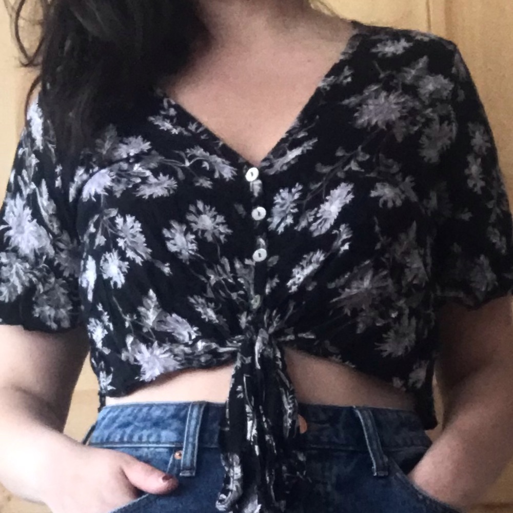 AE Tie up crop top